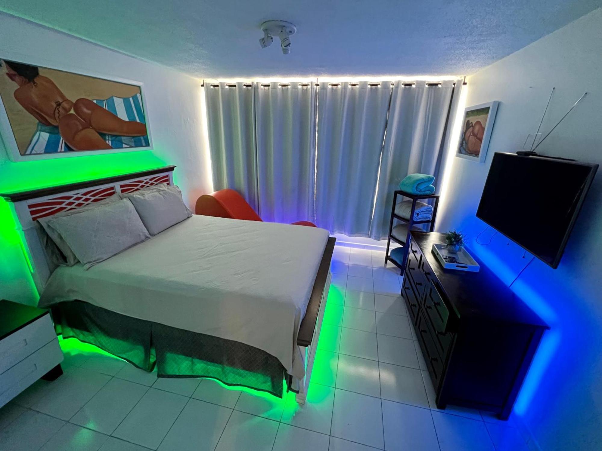 Beachfront Tropical Tantra Apartment San Juan Luaran gambar