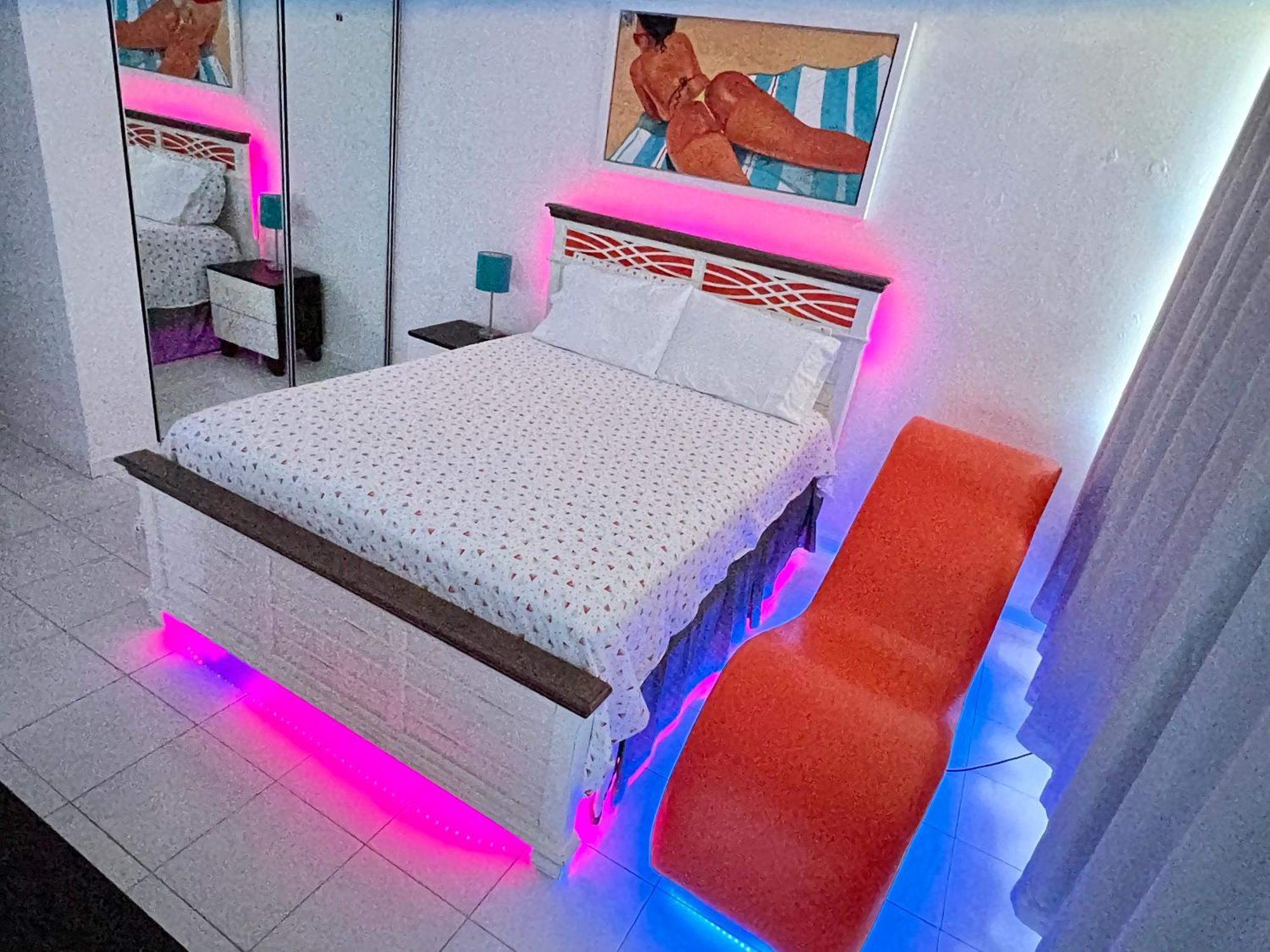 Beachfront Tropical Tantra Apartment San Juan Luaran gambar